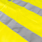 Gilet jaune haute visibilité — détail des bandes réfléchissantes