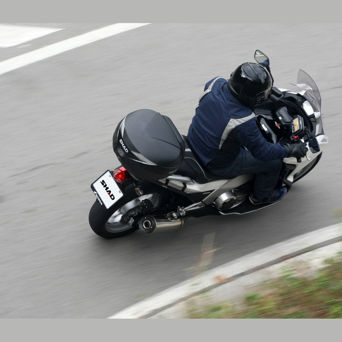 Top Case SHAD SH39 Carbon — Top Case Moto 39L Look Carbone - LE PRATIQUE DU MOTARD