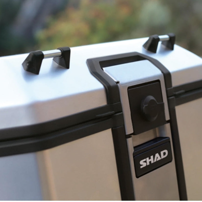 Top Case SHAD TR48 Terra — Top Case Adventure Aluminium 48L - LE PRATIQUE DU MOTARD