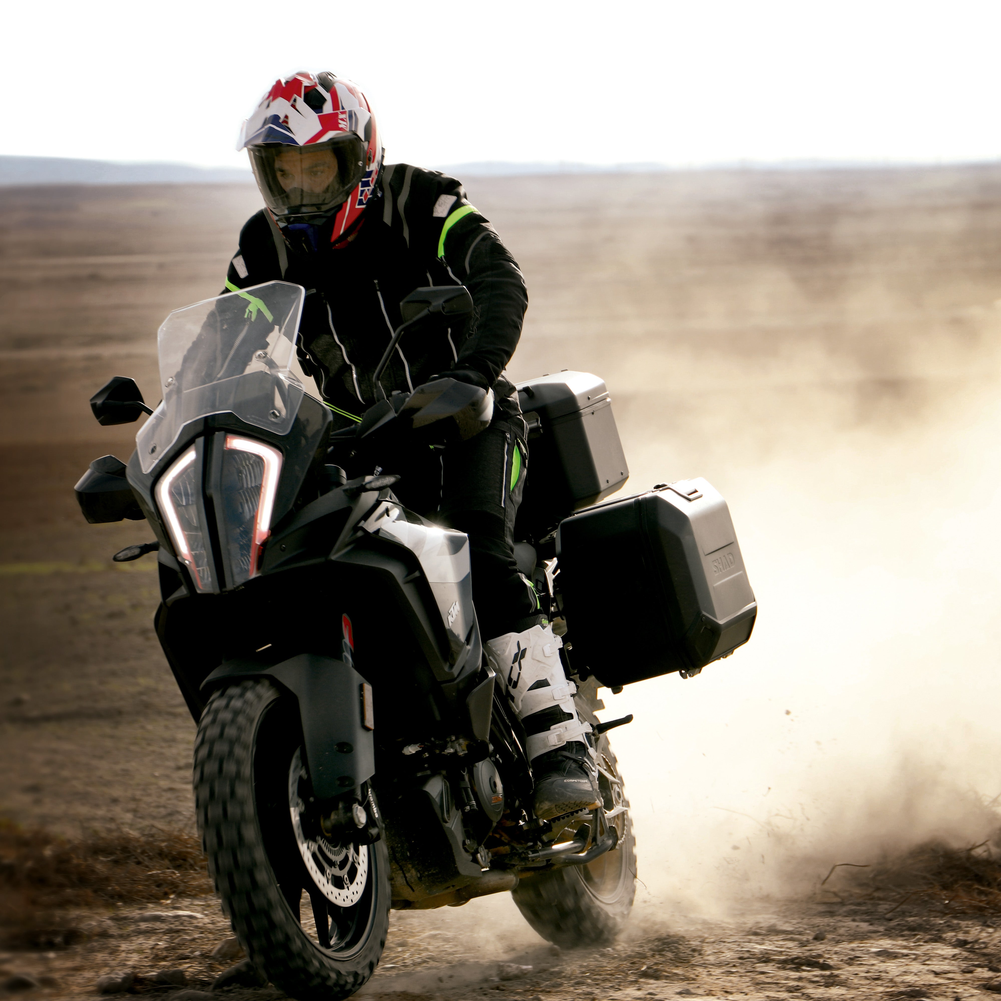 Top Case SHAD TR48 Terra Black Edition — Top Case Adventure Alu 48L Noir Mat - LE PRATIQUE DU MOTARD