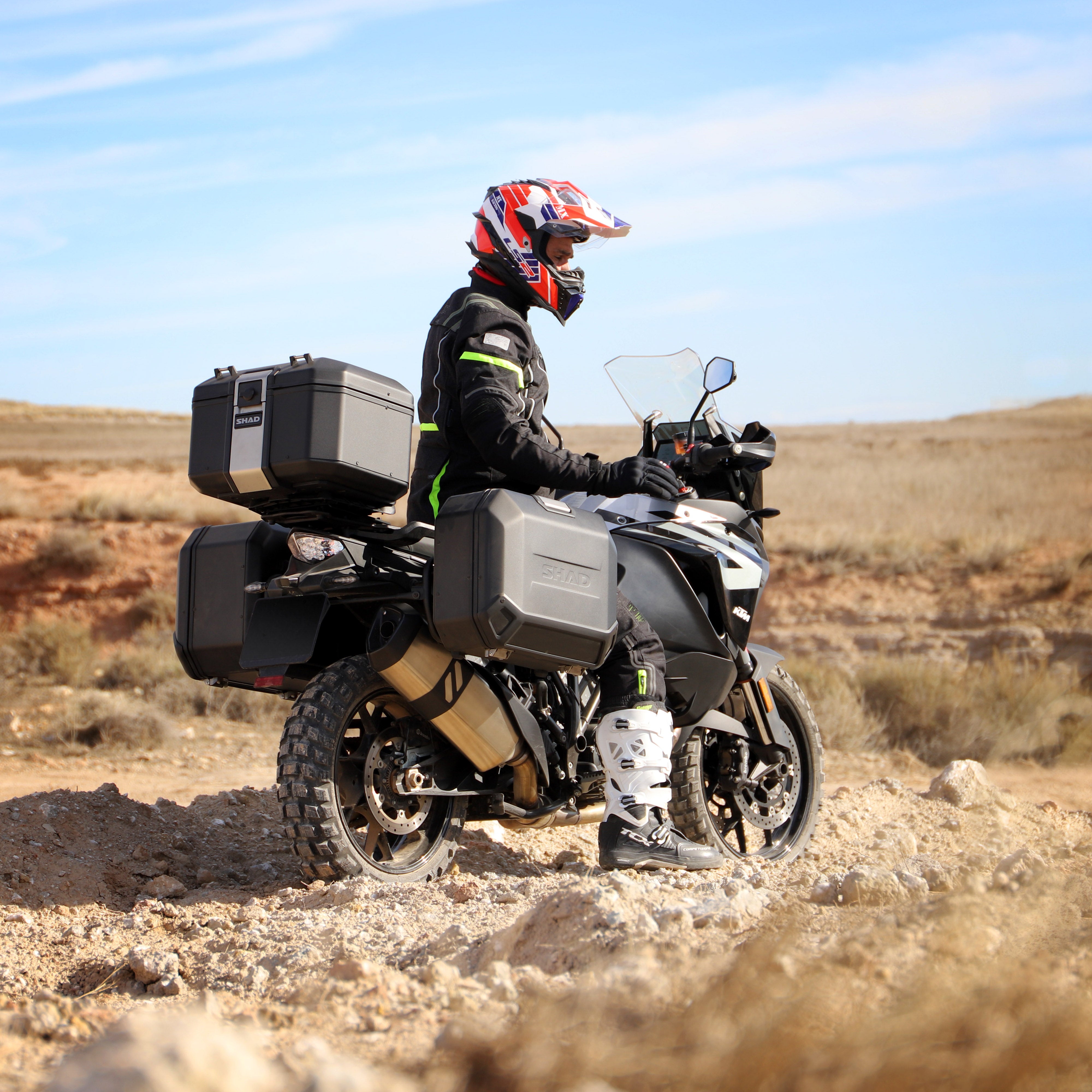 Top Case SHAD TR48 Terra Black Edition — Top Case Adventure Alu 48L Noir Mat - LE PRATIQUE DU MOTARD