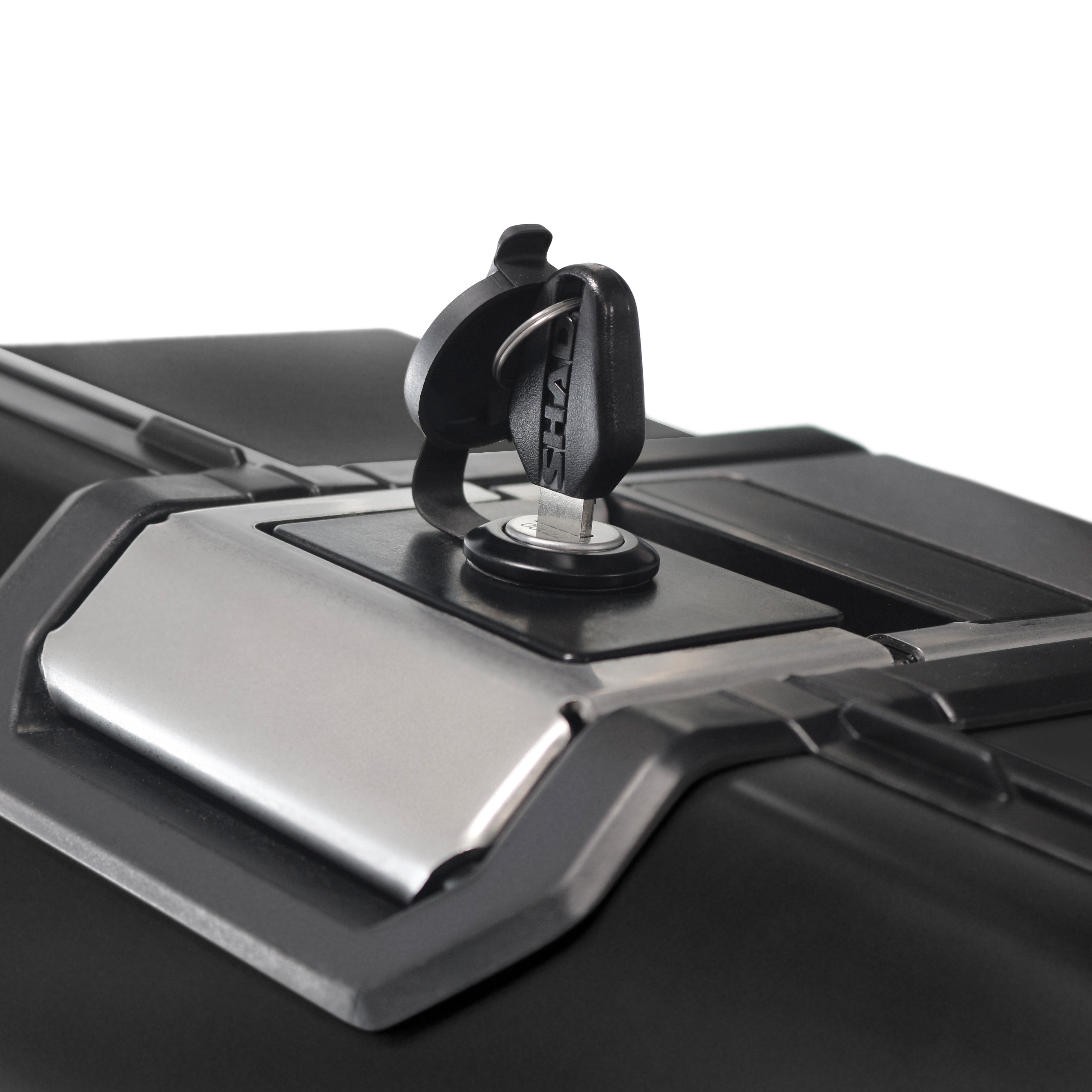 Top Case SHAD TR48 Terra Black Edition — Top Case Adventure Alu 48L Noir Mat - LE PRATIQUE DU MOTARD