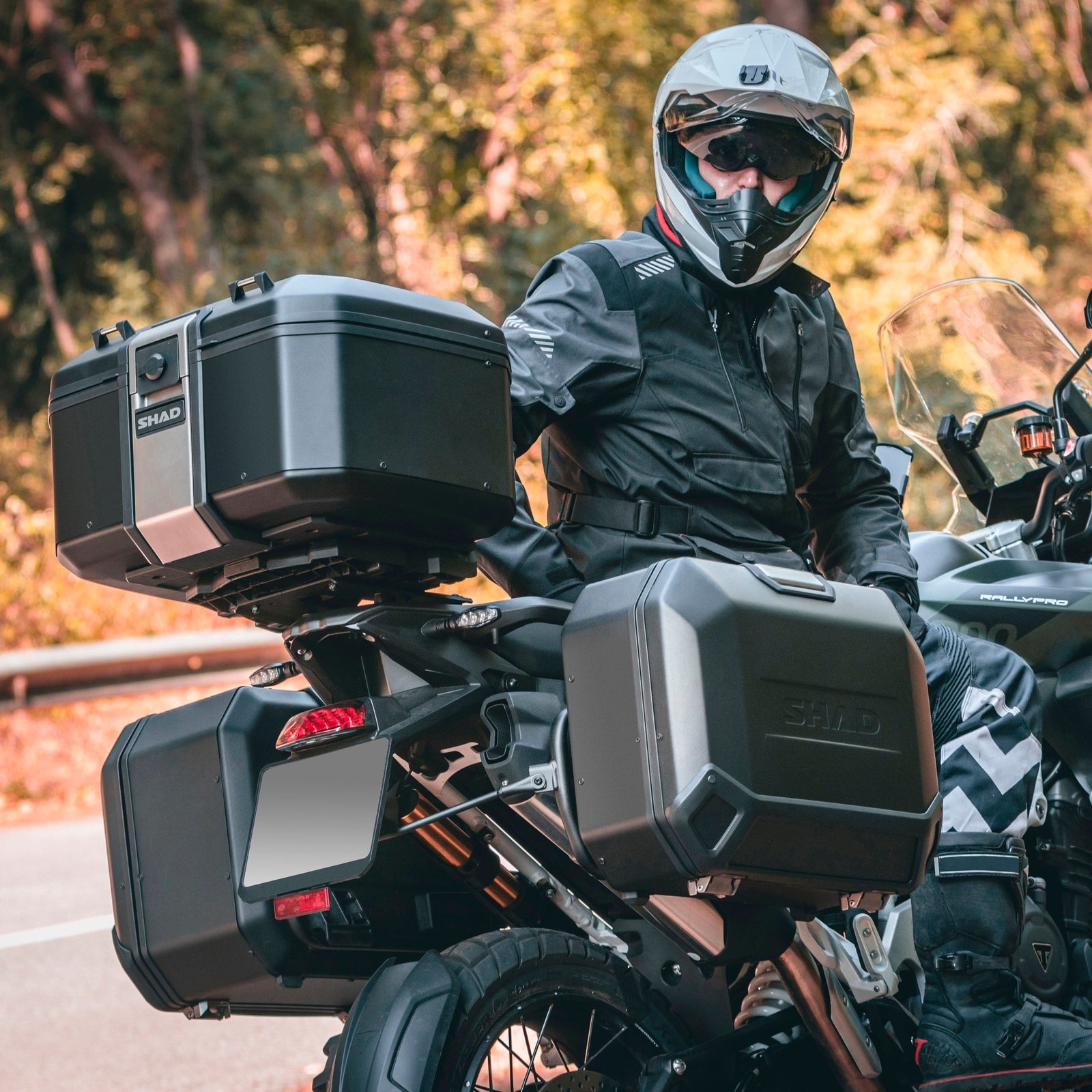 Valise Latérale Droite SHAD TR36R Terra Black — Sacoche 36L Alu Noir Mat - LE PRATIQUE DU MOTARD