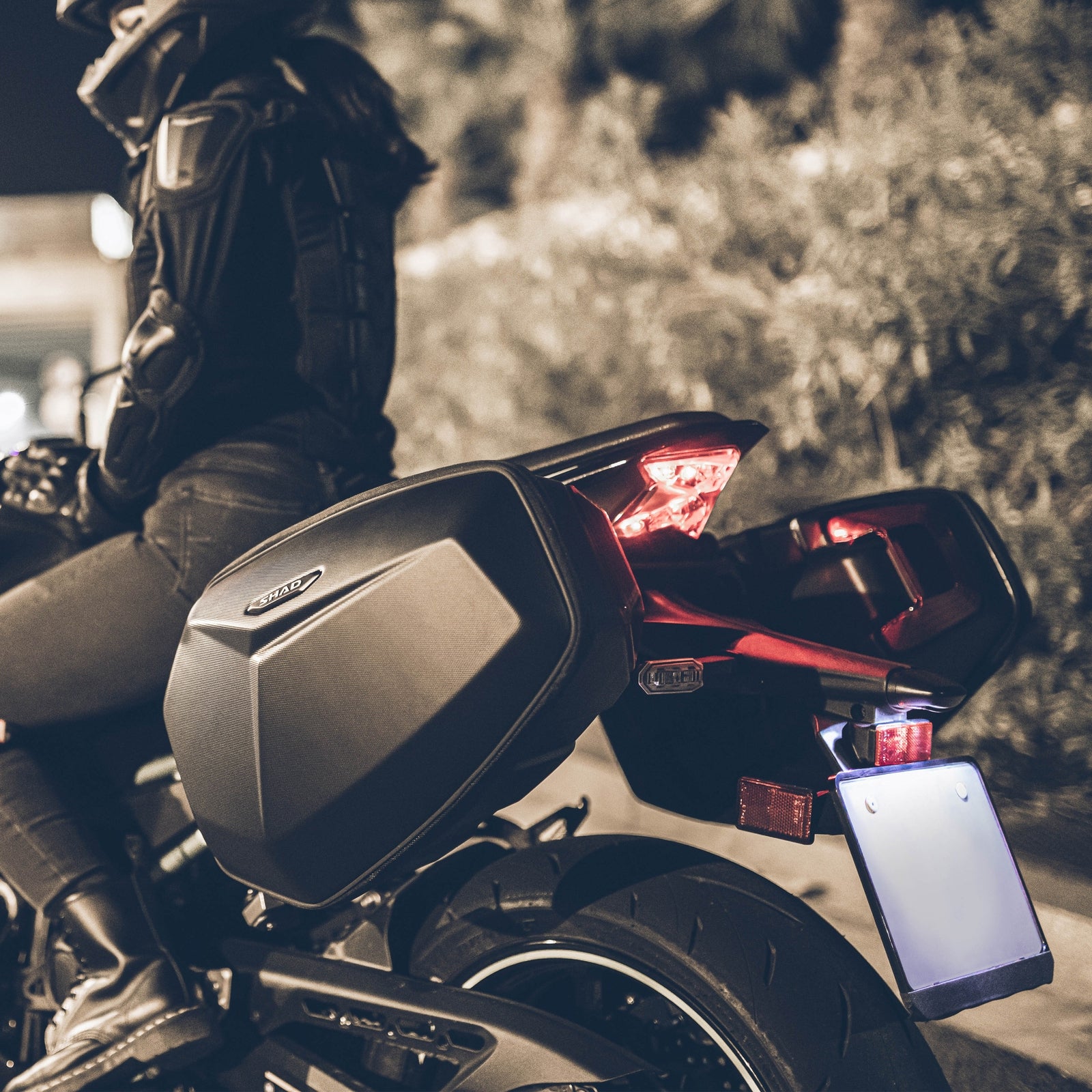 Sacoches Hard Shell SHAD E48SR — Paire Semi - Rigides Moto 2×24L - LE PRATIQUE DU MOTARD