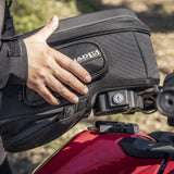Sacoche Réservoir SHAD Terra TR15CL — Sacoche Adventure 15L Click - LE PRATIQUE DU MOTARD