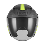 Casque jet moto NOX N130 Ekto noir mat jaune fluo de face, écran solaire baissé haute visibilité
