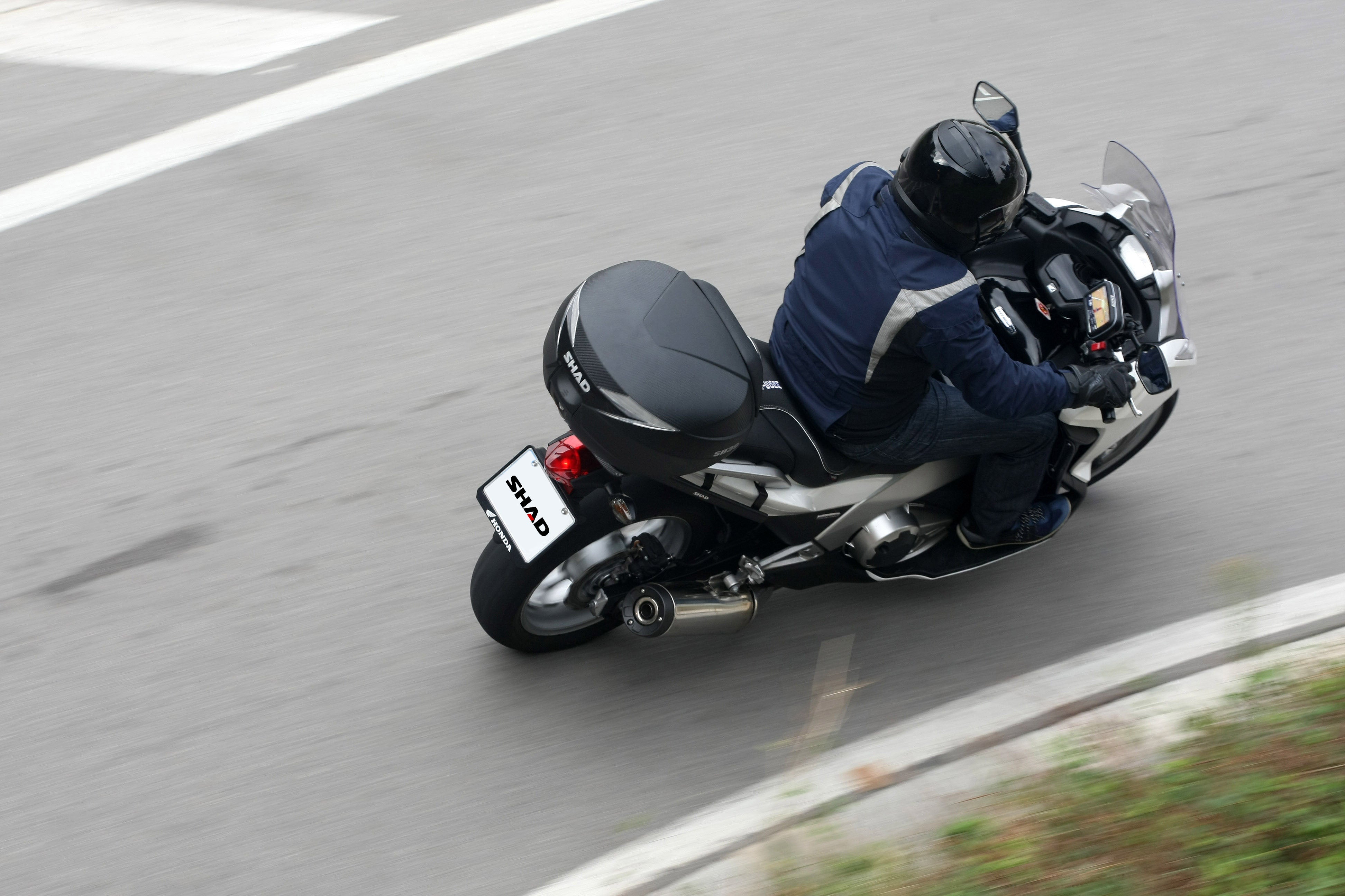 Top Case SHAD SH39 Carbon — Top Case Moto 39L Look Carbone - LE PRATIQUE DU MOTARD