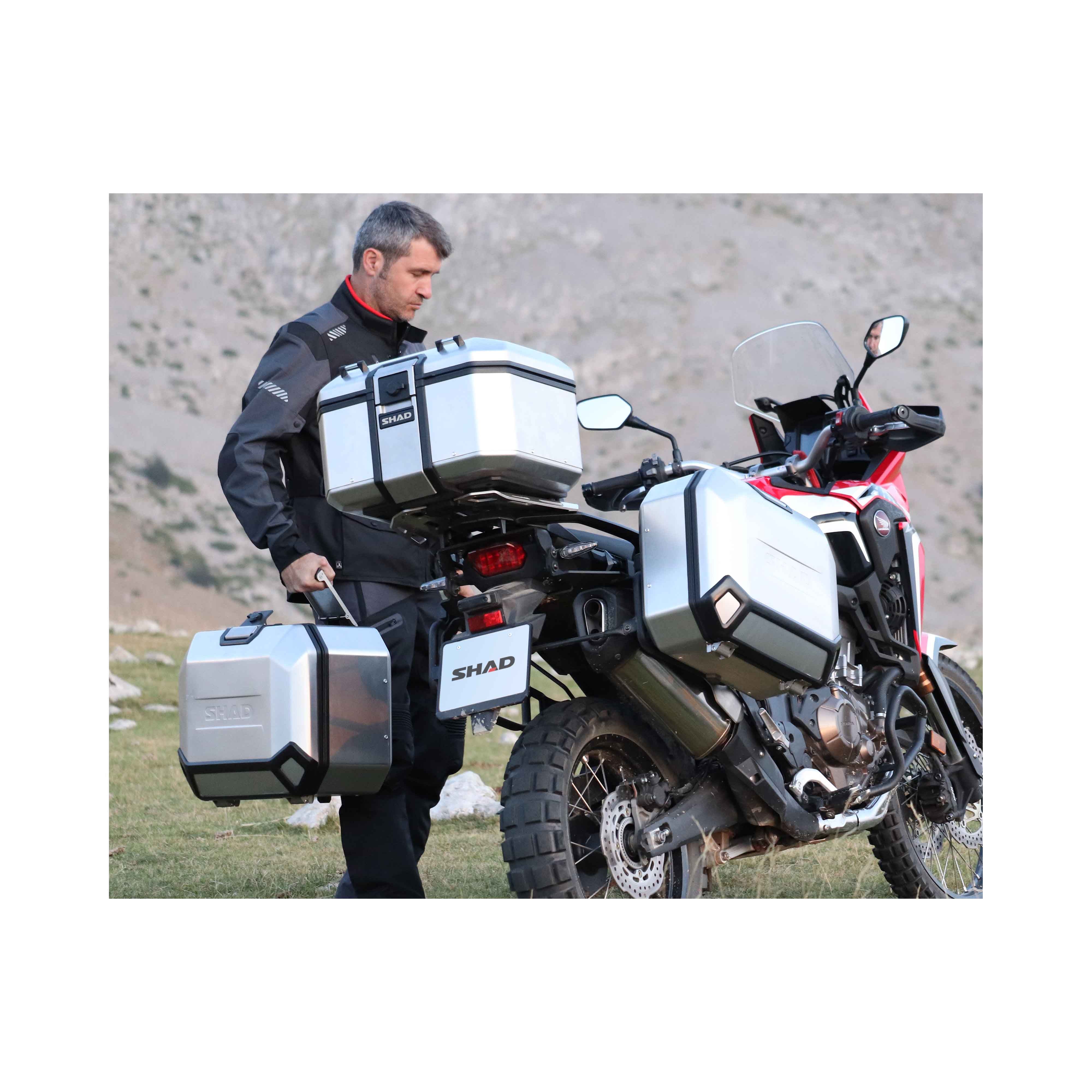 Top Case SHAD TR48 Terra — Top Case Adventure Aluminium 48L - LE PRATIQUE DU MOTARD