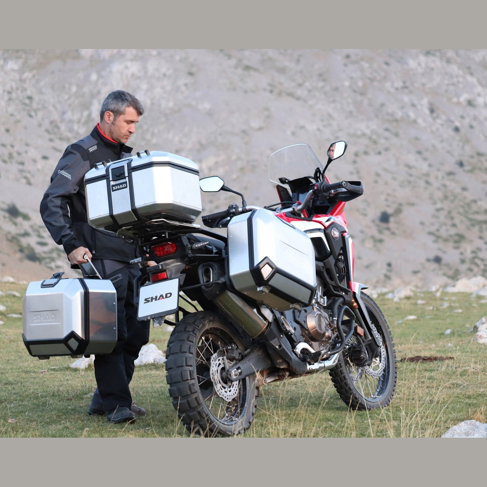 Valise Latérale Droite SHAD TR36R Terra — Sacoche Moto 36L Alu Adventure - LE PRATIQUE DU MOTARD