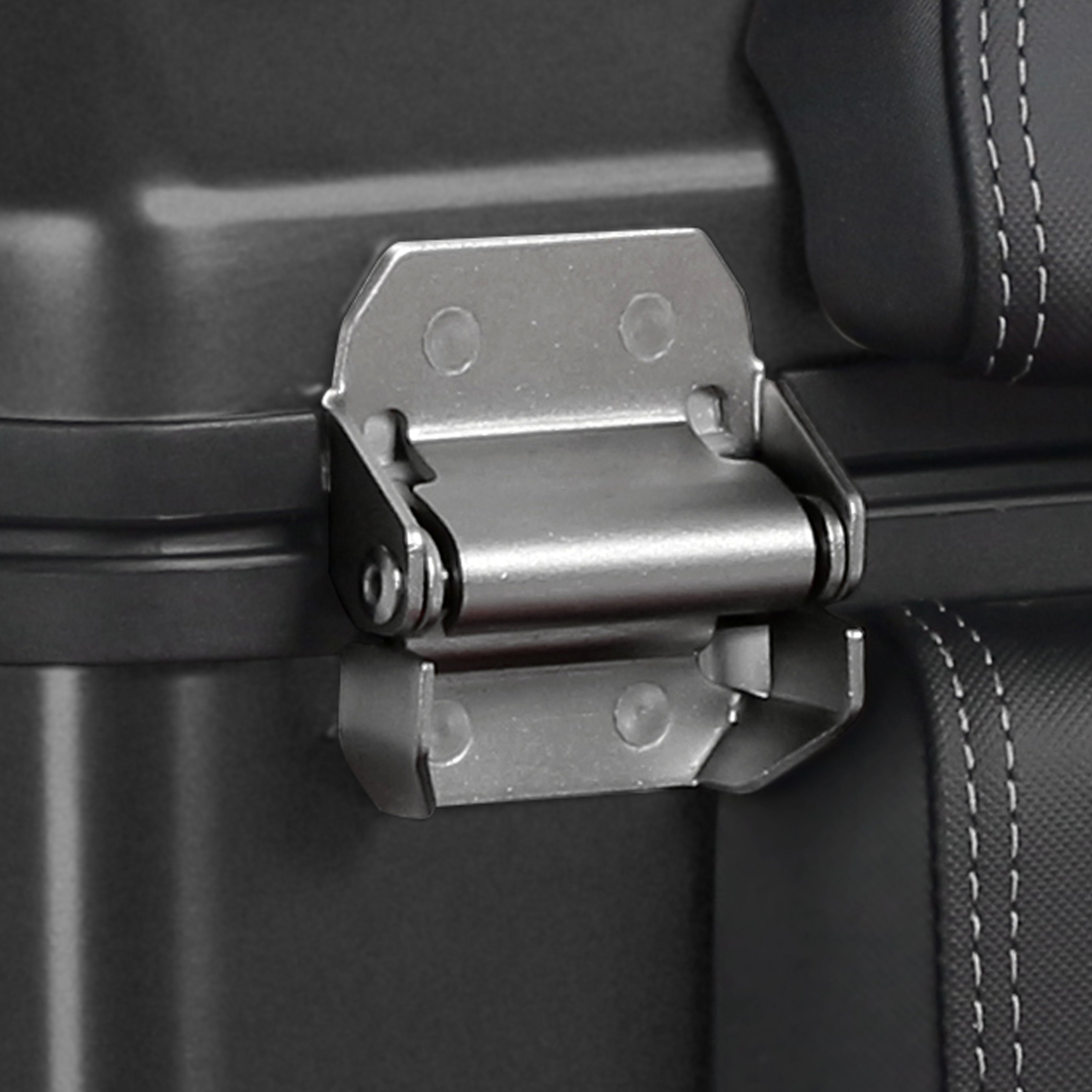 Top Case SHAD TR48 Terra Black Edition — Top Case Adventure Alu 48L Noir Mat - LE PRATIQUE DU MOTARD