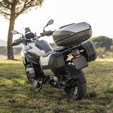 Valises Latérales SHAD SH38X Carbon — Set Extensibles 2×38L→45L Carbone - LE PRATIQUE DU MOTARD