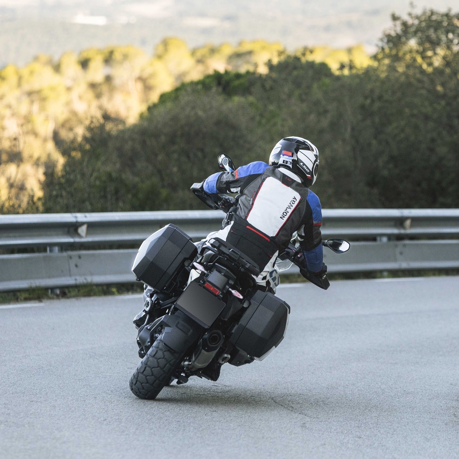 Valises Latérales SHAD SH38X Carbon — Set Extensibles 2×38L→45L Carbone - LE PRATIQUE DU MOTARD