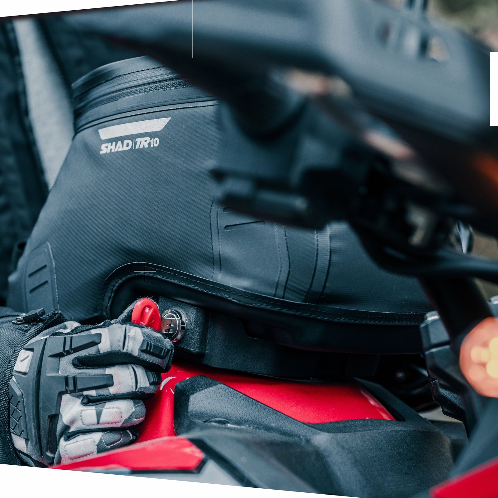 Sacoche Réservoir Étanche SHAD TR10CL — 10L Click System Terra - LE PRATIQUE DU MOTARD