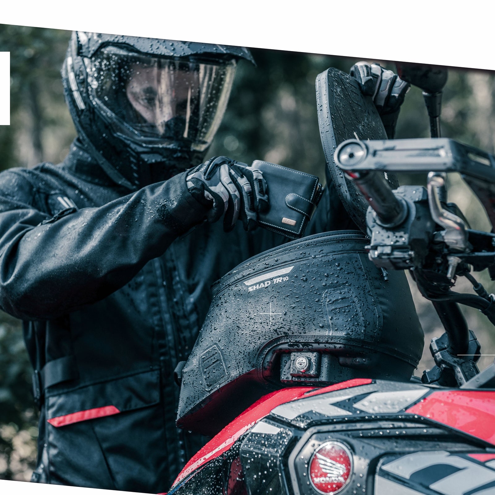 Sacoche Réservoir Étanche SHAD TR10CL — 10L Click System Terra - LE PRATIQUE DU MOTARD