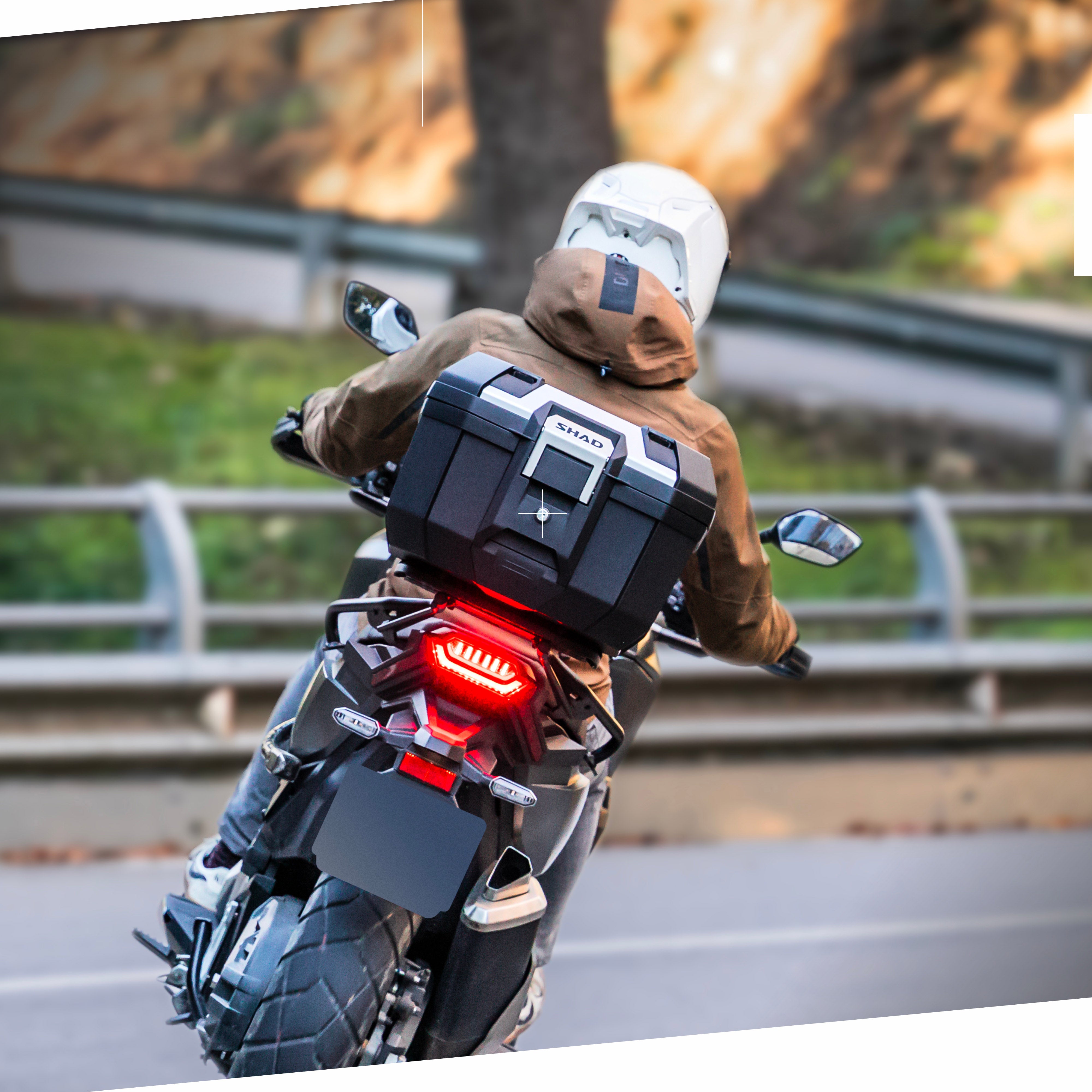 Top Case SHAD TR41 Terra — Top Case Adventure Aluminium 41L - LE PRATIQUE DU MOTARD