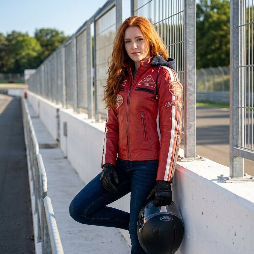 Blouson cuir moto femme style vintage | LEGENDARY 58™ Rouge — Porté