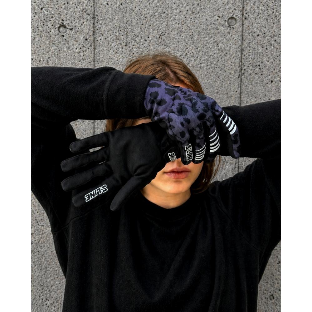 Gants moto femme léopard S-Line BURN — vue portée guidon