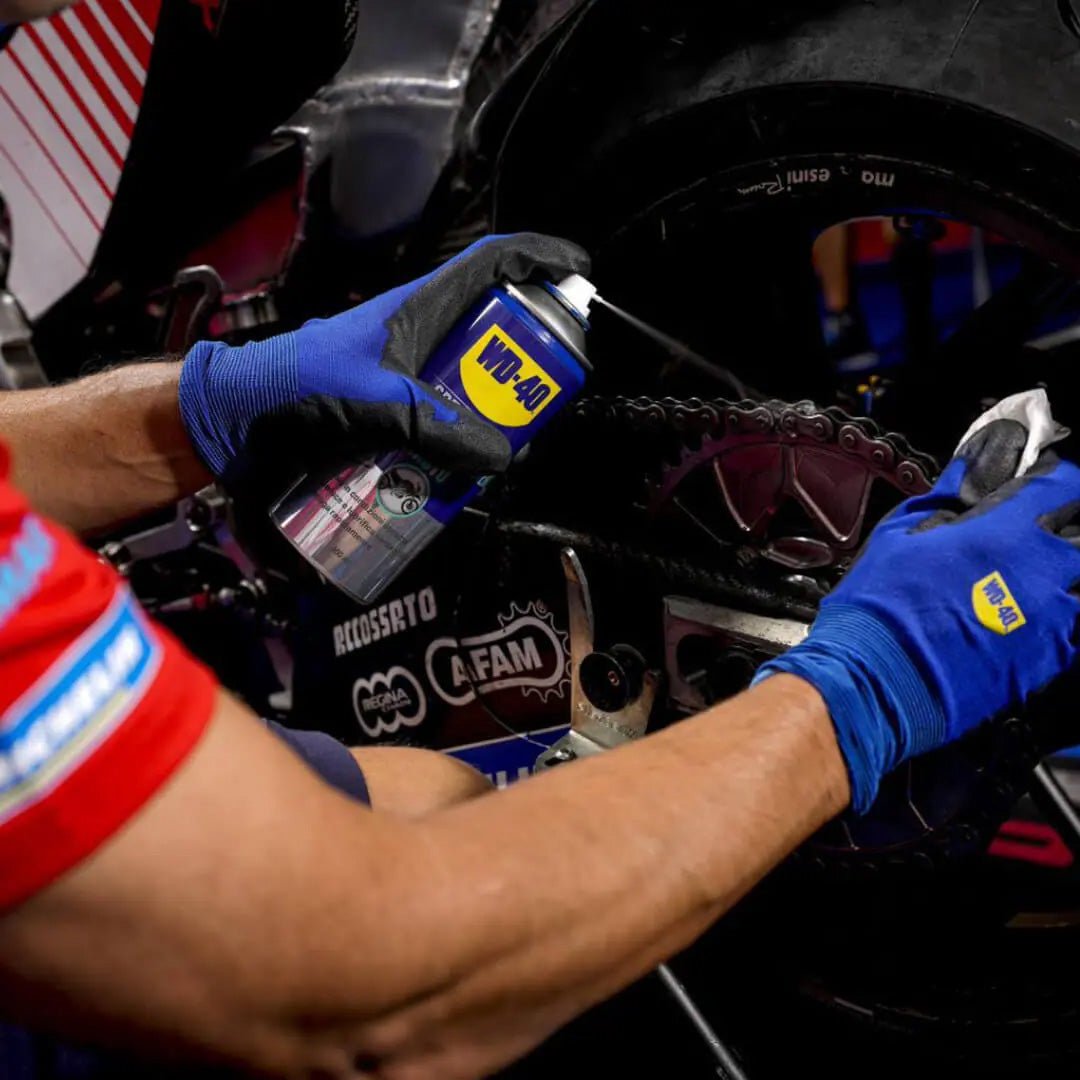 Lubrifiant Chaîne Moto WD - 40 Specialist Conditions Sèches - LE PRATIQUE DU MOTARD