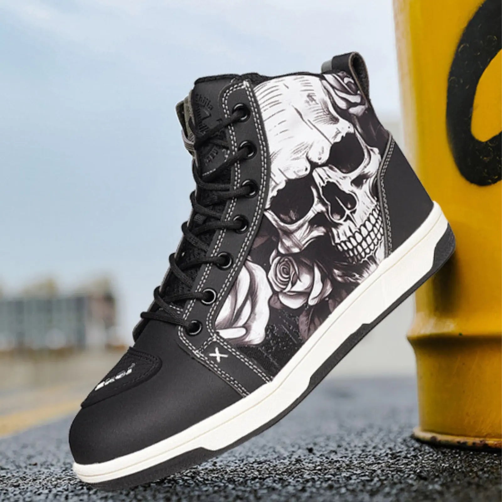 Basket Moto Skull & Roses Montante | URBANDARK™ - LE PRATIQUE DU MOTARD