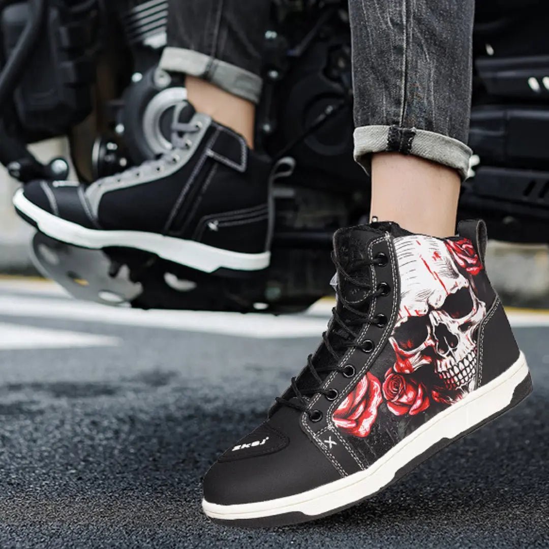 Basket Moto Skull & Roses Montante | URBANDARK™ - LE PRATIQUE DU MOTARD