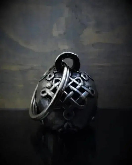 Cloche de moto unique " crâne celtique Diamant" - Le Pratique du Motard