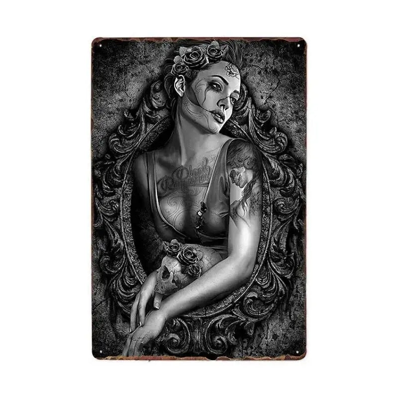 Plaque Métallique Femme tatouée - Le Pratique du Motard